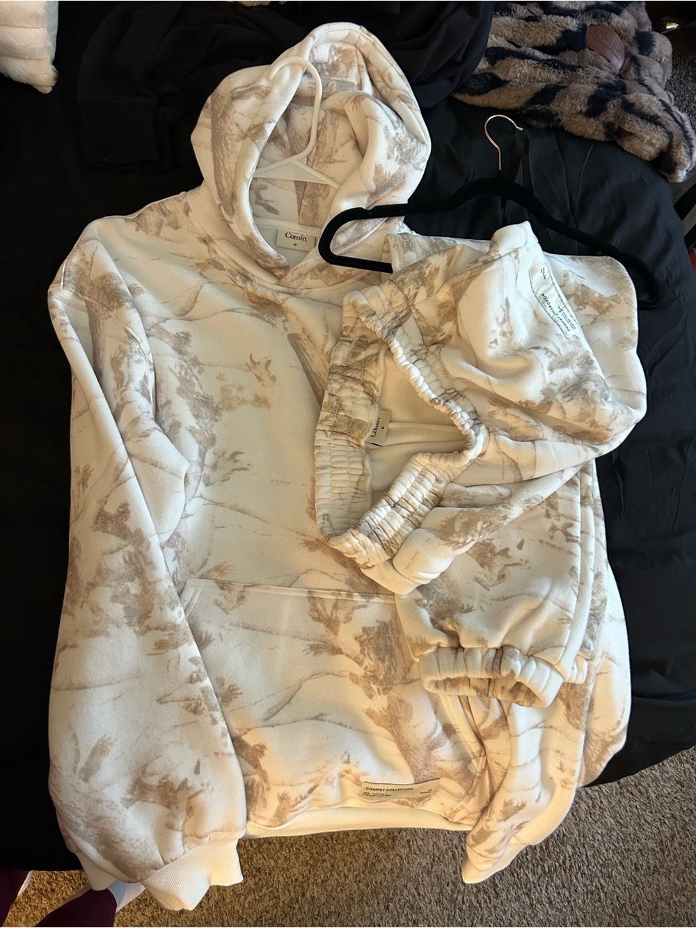 Comfrt white oak camo hoodie and sweatpants M
